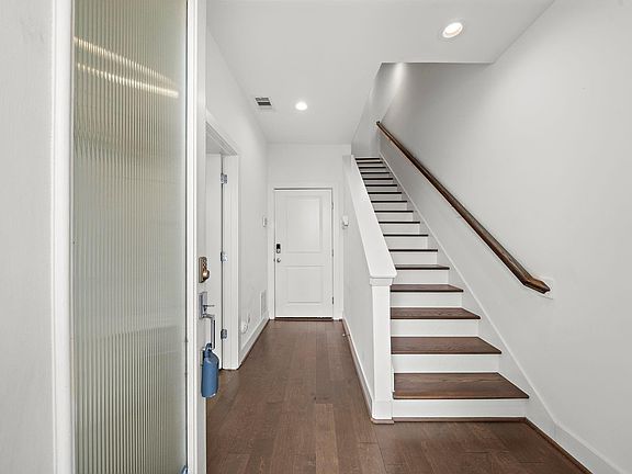 5th image of 2603 Hutchins St