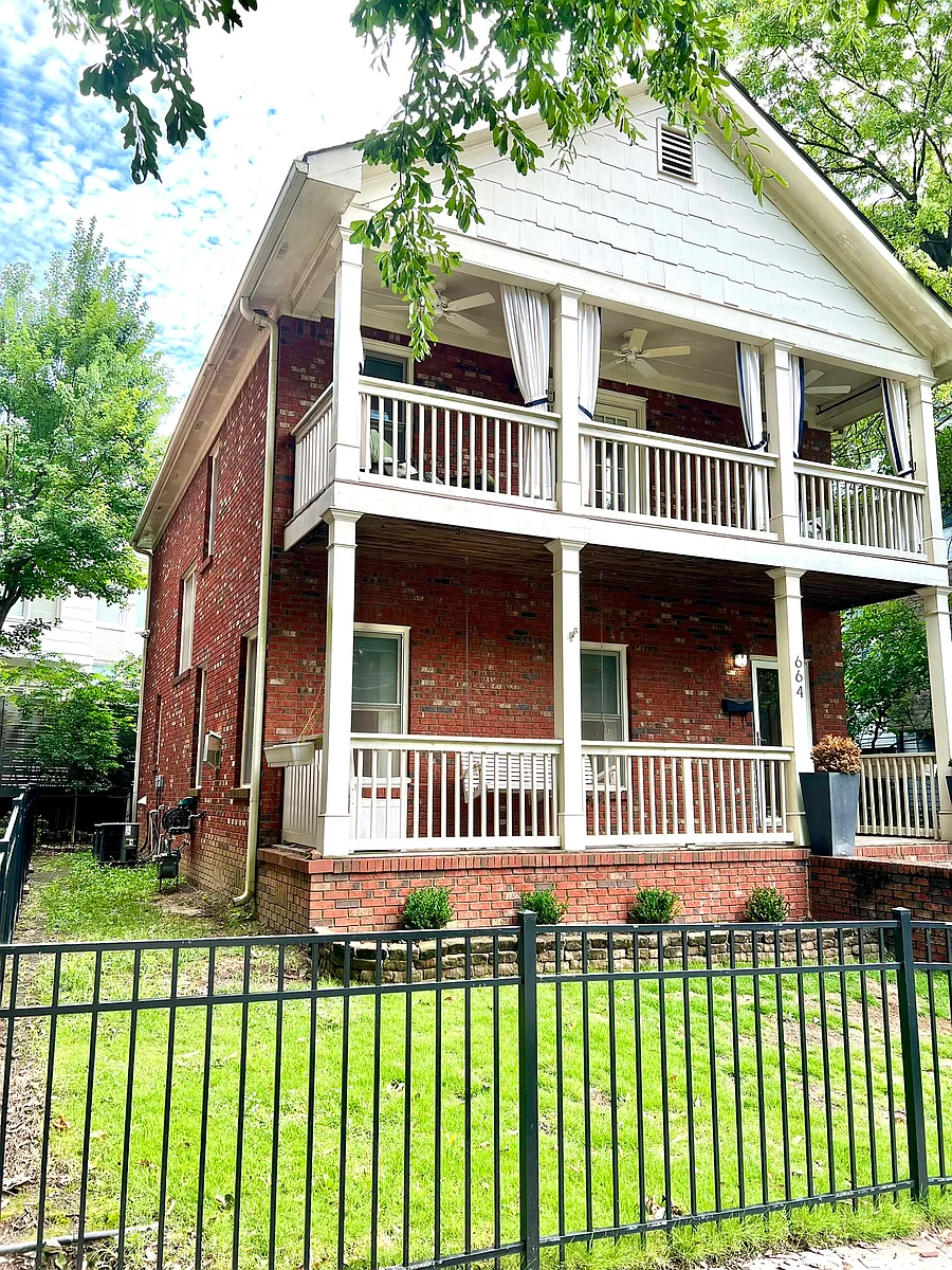 Building Photo - 664 Willoughby Way NE