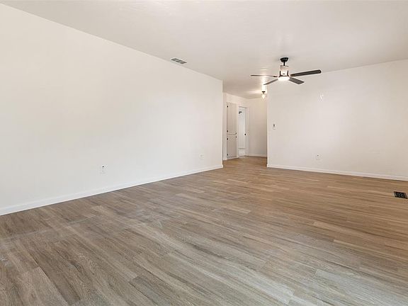 4th image of 122 Kelly Dr