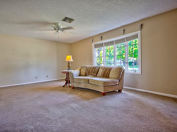 2nd image of 601 Greenwood Dr