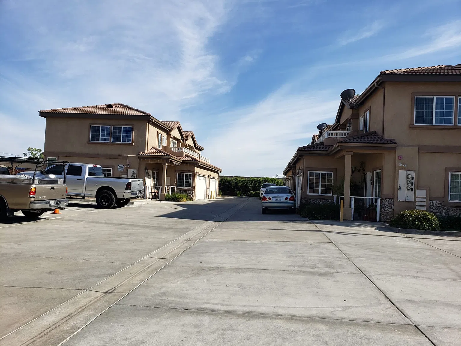 2 bed, 2.5 bath, 1300 sqft, $2,600 — Photo 2