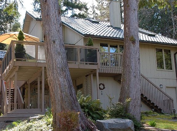 Spacious grounds provide great privacy