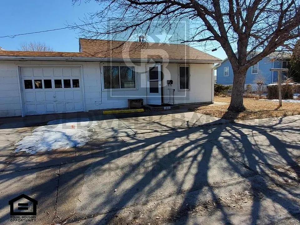 121 N Hayes Ave