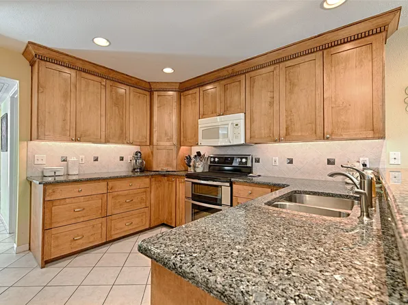 2954 Woodcroft Cir, Carrollton, TX 75006