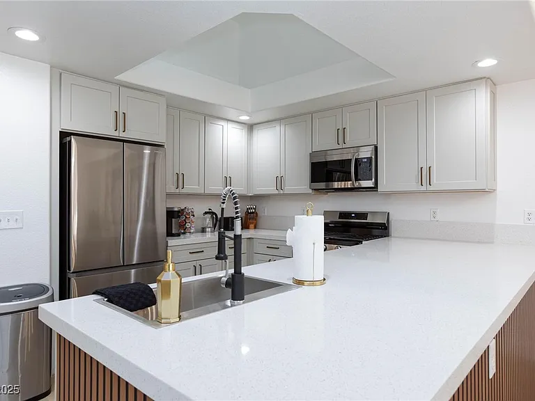 9762 Silver Dusk Ct — Photo 16