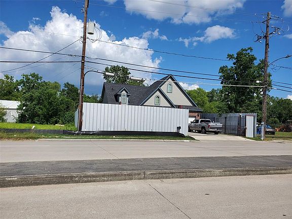 3rd image of 8722 Lockwood Dr