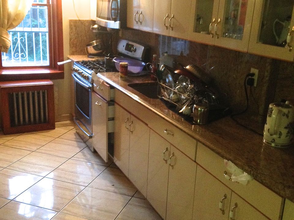 2nd image of 2286 E 12th St