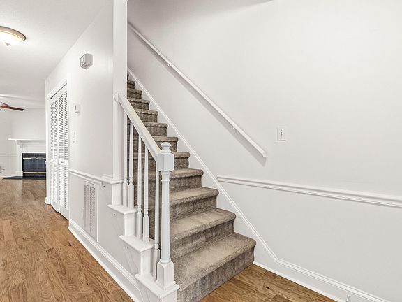 2nd image of 408 Oak Run Dr