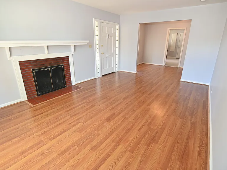 2466 Beechwood Ave — Photo 2