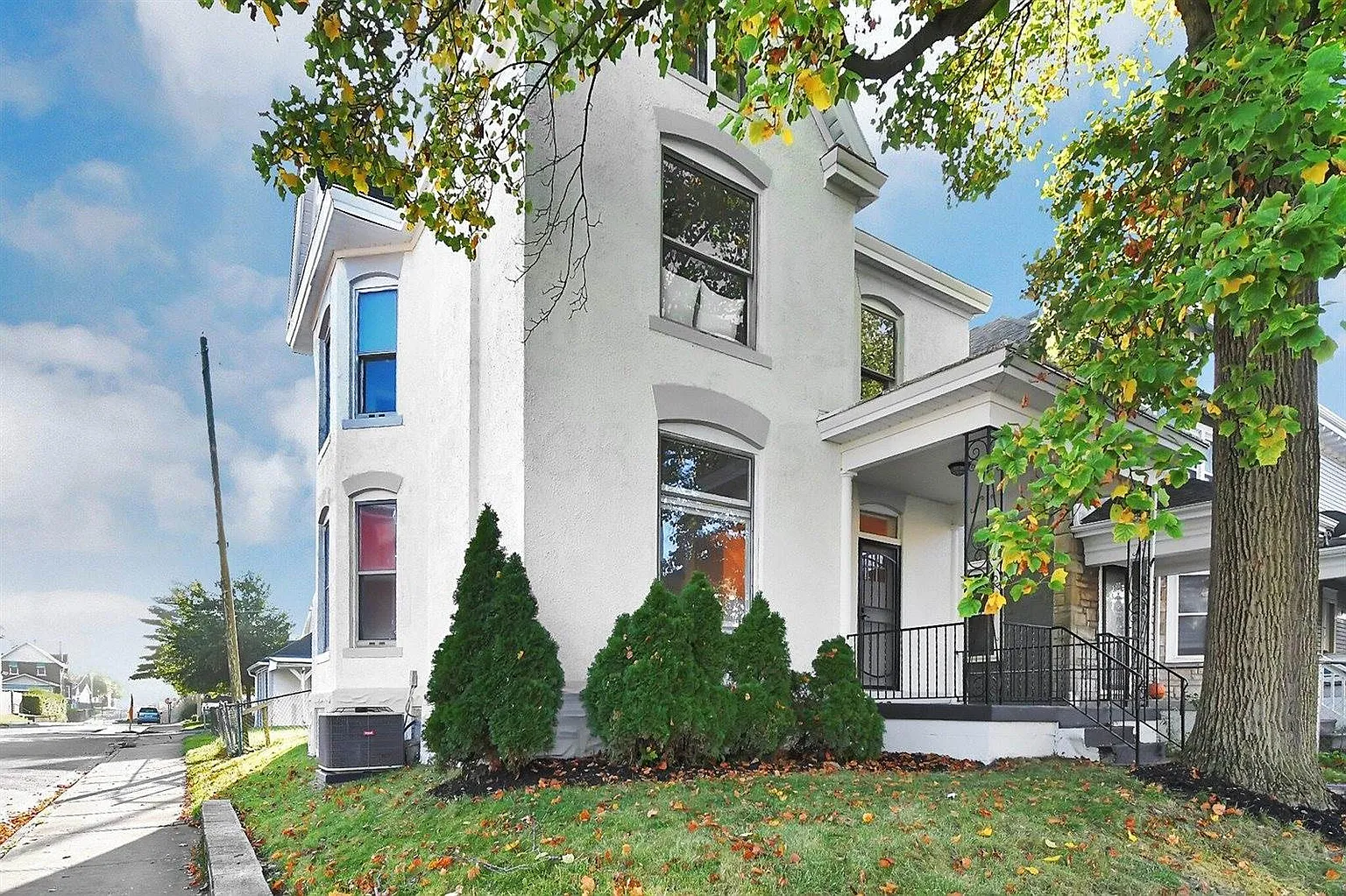 858 Wilson Ave photo 1