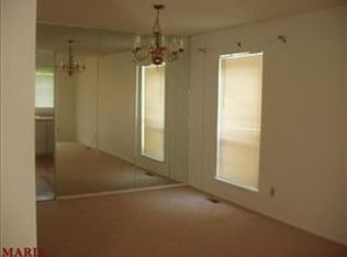 6531 Farm Pond Ct, Florissant, MO 63033