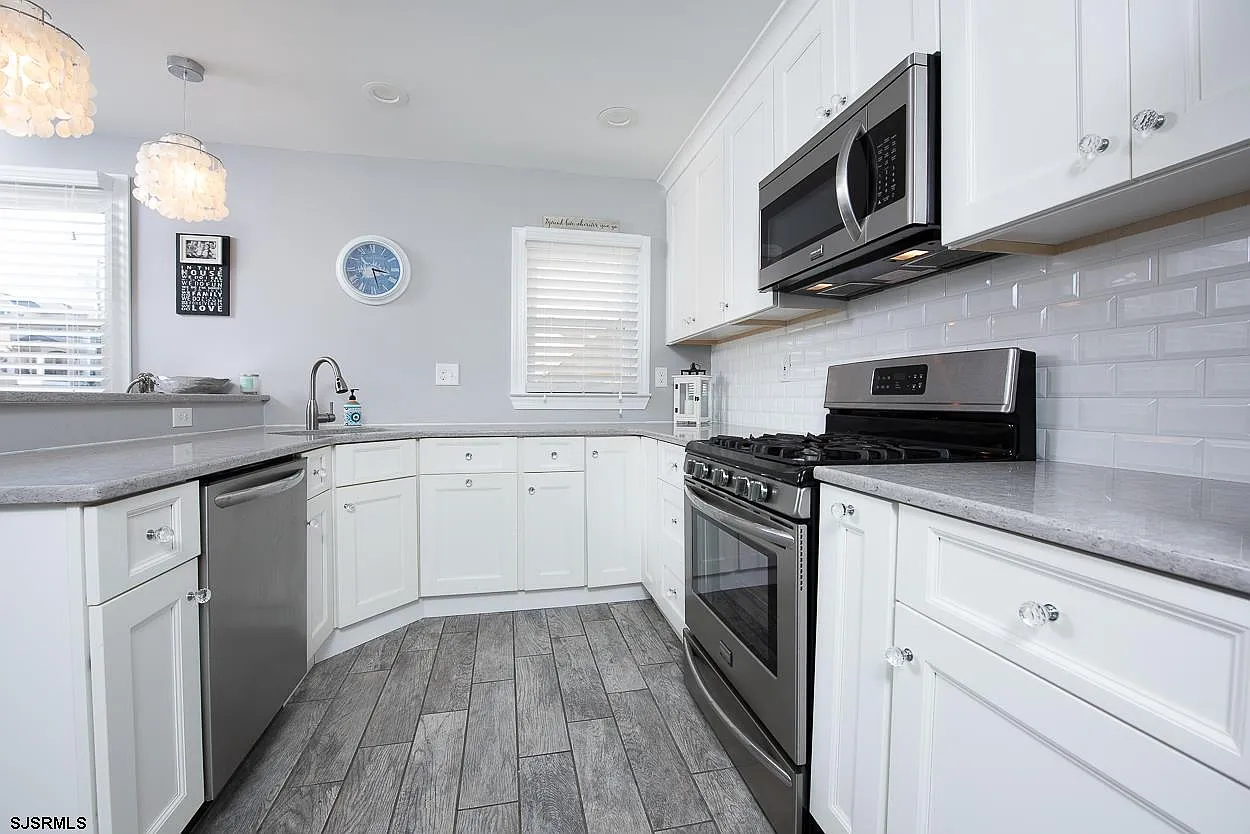 2 bed, 1.5 bath, $10,000 — Photo 3