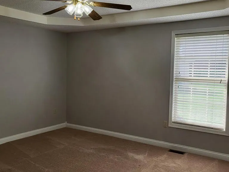 135 Kirkwood Dr — Photo 20