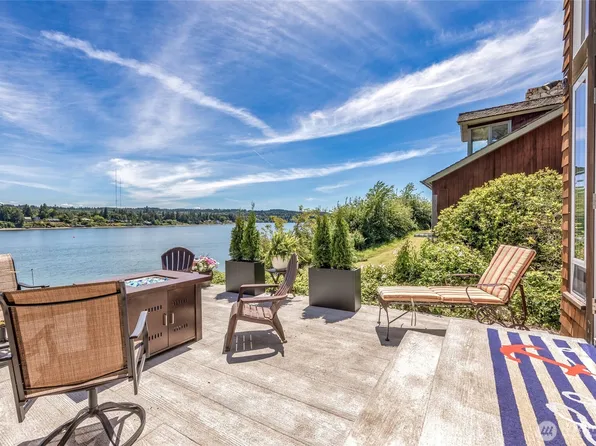 8829 SW Quartermaster Drive, Vashon, WA 98070
