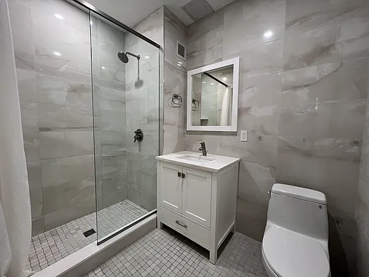 Rented by Realty 2000 Corp | media 1