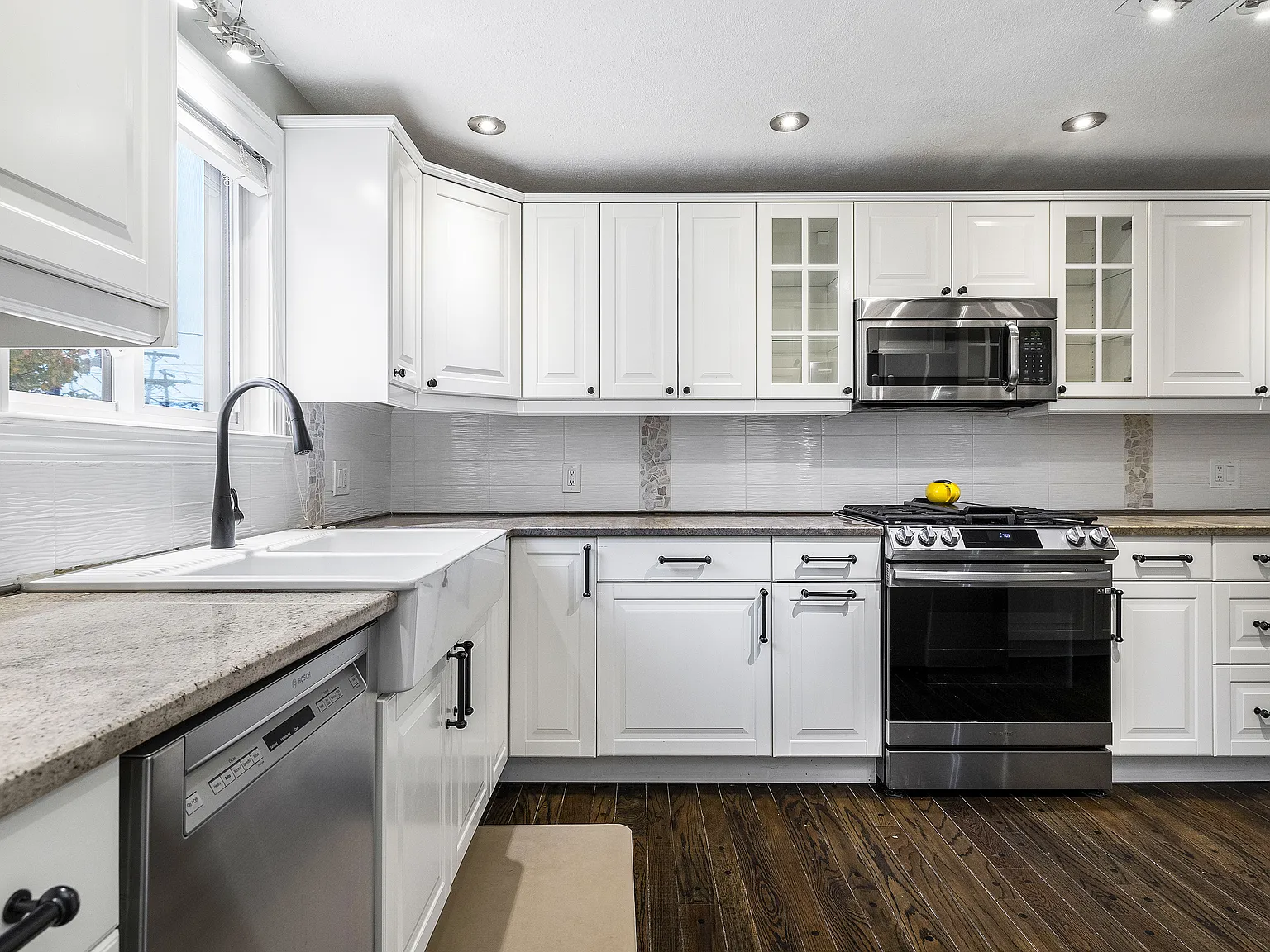 3 bed, 1280 sqft, $3,400 — Photo 3