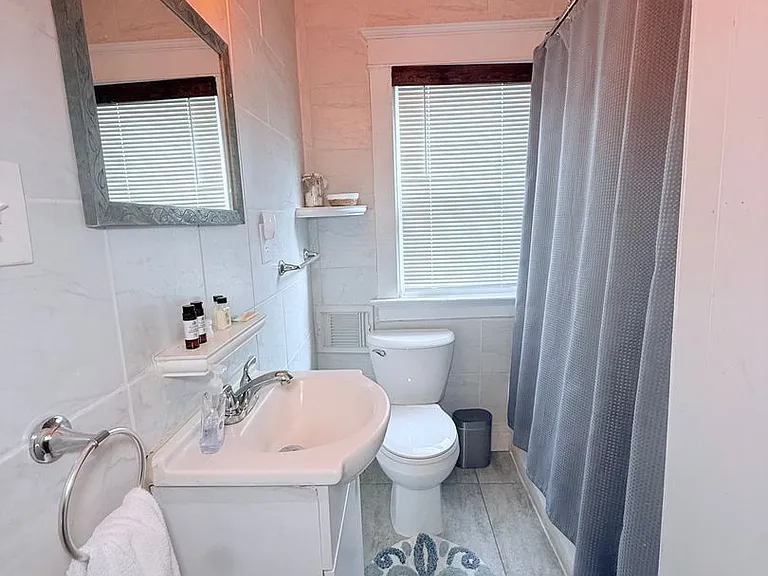 1610 Clarewood Ave — Photo 17