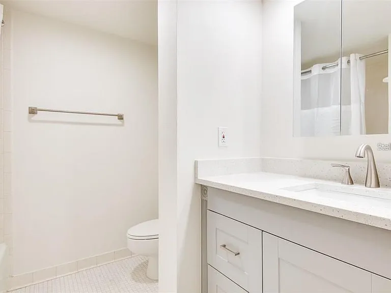 2615 Cove Cay Dr #205 — Photo 11