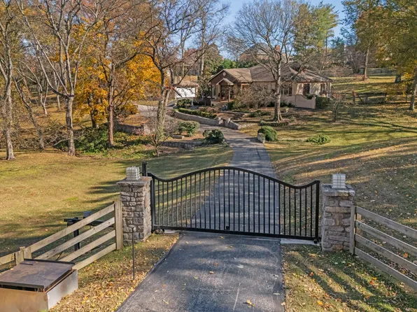 5680 Cloverland Dr, Brentwood, TN 37027