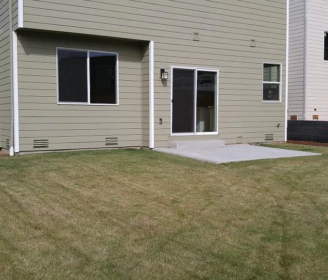 Nice Backyard which gets plenty of Sun