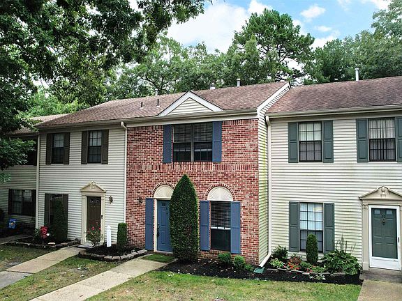 2nd image of 31 Greenwich Dr #31