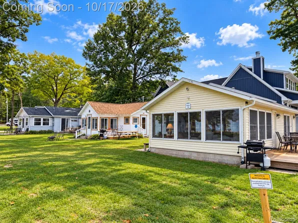 400 Houghton View Dr, Prudenville, MI 48651
