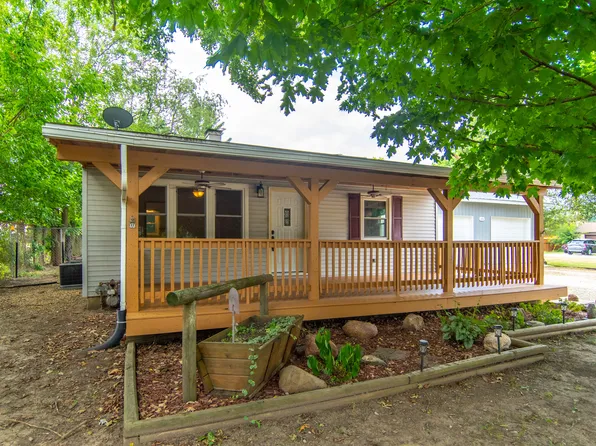 378 E Union St, Seneca, IL 61360