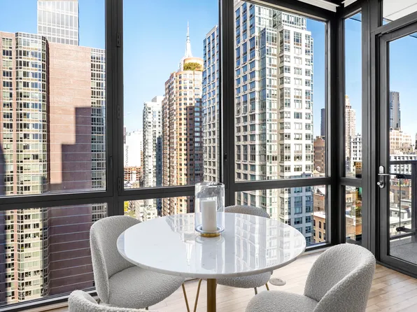 101 West 24th Street image 2 of 23