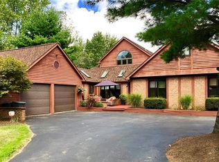 46 Fox Chapel Dr, Orchard Park, NY 14127