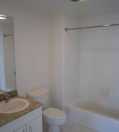5th image of 260 King St Unit 763