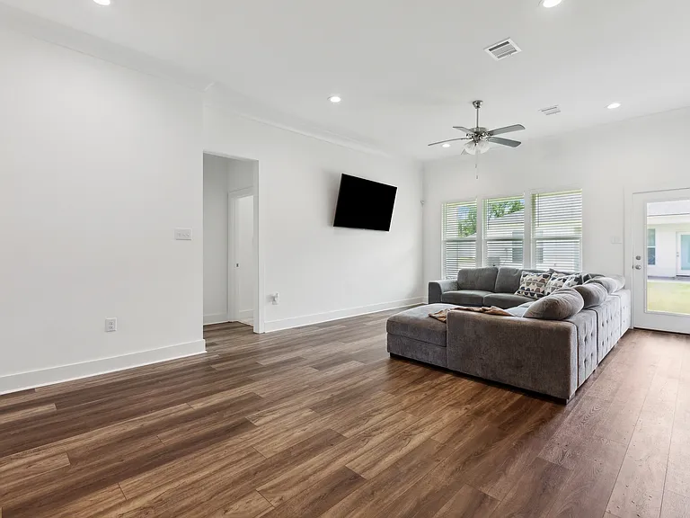 1511 Bowstring Dr — Photo 4
