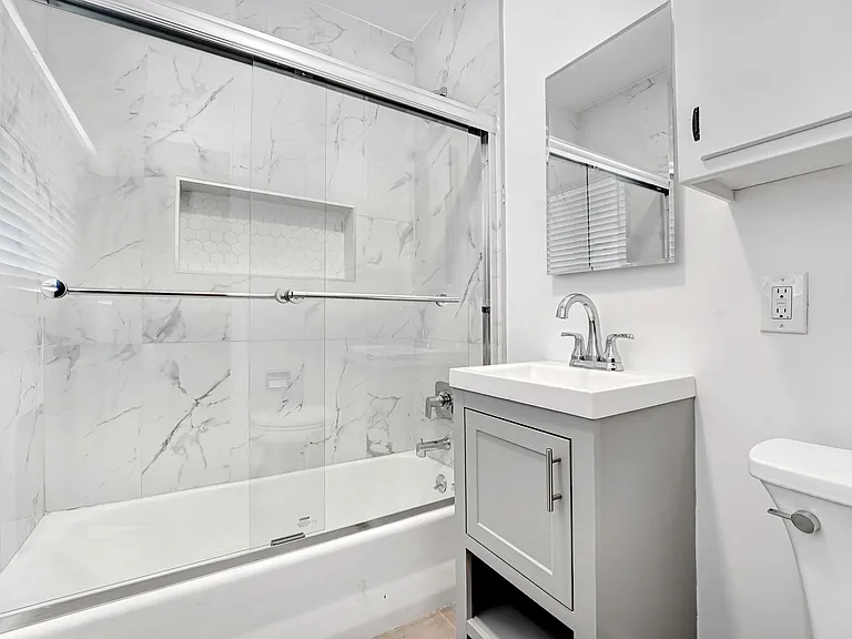 555 Amalfi Dr — Photo 21