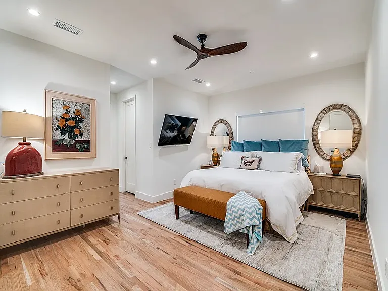 4200 University Blvd — Photo 14