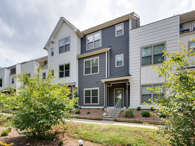 231 Thompson Park Dr — Photo 1