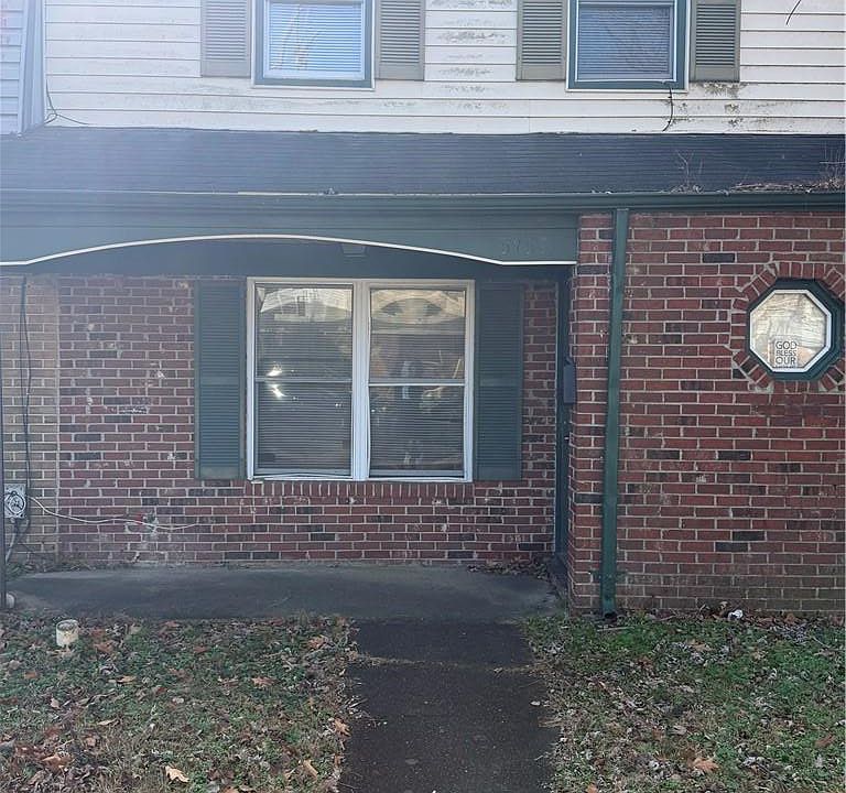 1st image of 5759 W Hastings Arch