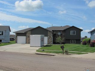 613 S Columbia St, Harrisburg, SD 57032