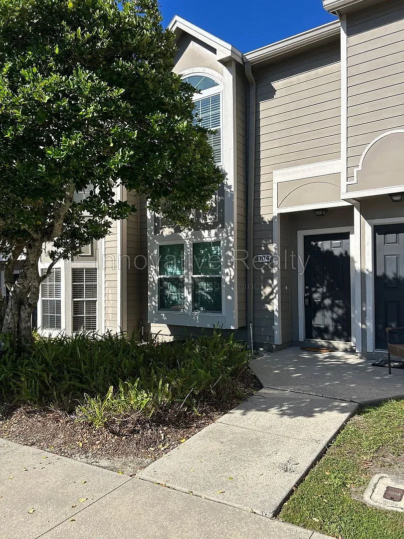 2 bed, 1.5 bath, 1060 sqft, $1,575 — Photo 2