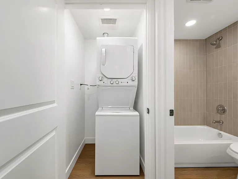 3020 E 3rd St #15 — Photo 25