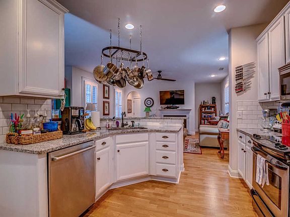 4th image of 912 Vista Perch Ln
