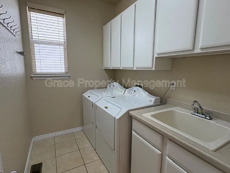 1730 S Poplar St — Photo 9