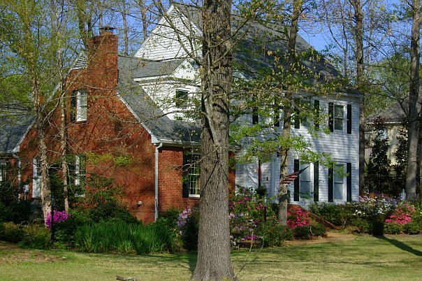 301 Forest Lake Dr.