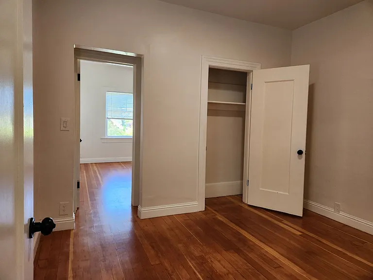 College Ave Apartment for Rent — Photo 6