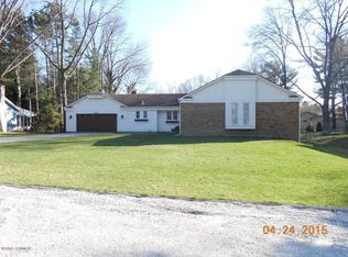 1121 Edinborough Dr, Norton Shores, MI