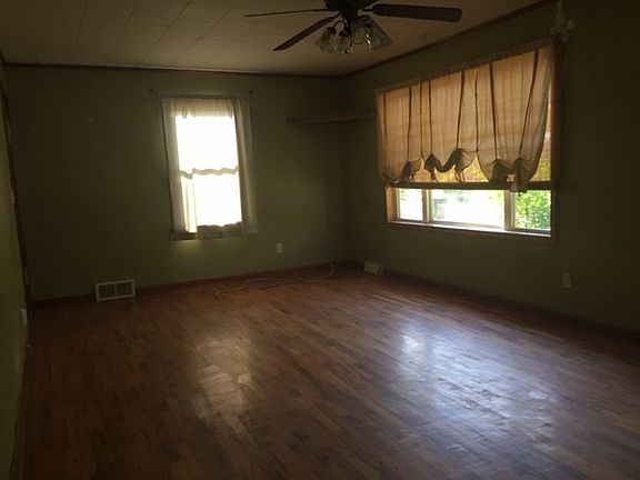 4th image of 1106 Park Ave