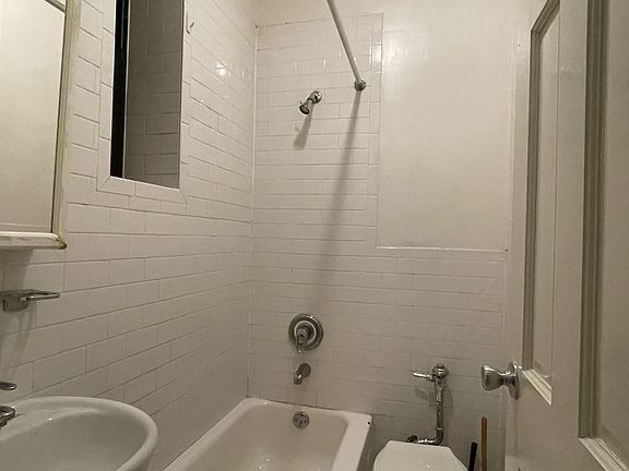 5th image of 217 W 16th St APT D