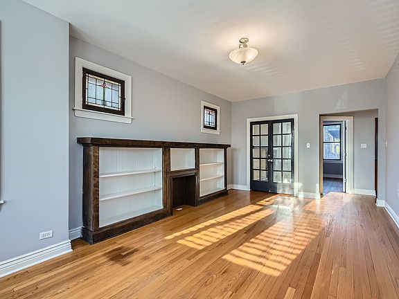 3rd image of 2454 N Washtenaw Ave #2