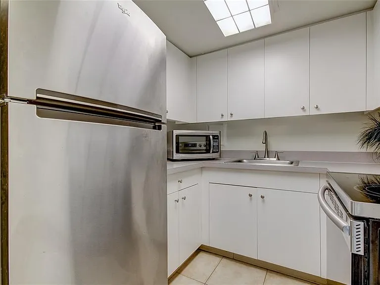 880 Mandalay Ave #604 — Photo 6