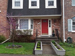 8906 Grandstaff Ct, Springfield, VA 22153