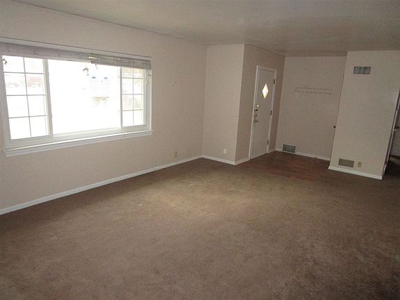 4th image of 1329 Terrace Dr