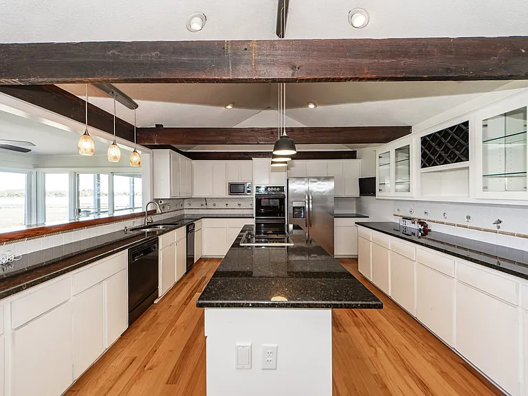 923 River Rd — Photo 3